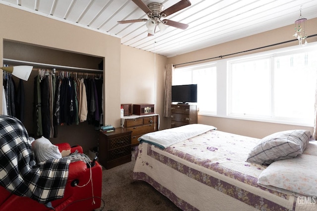 bedroom featuring a closet, a ceiling fan, and carpet flooring