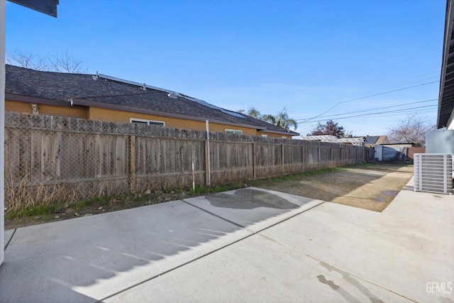 3409 Lotus Ln, Bakersfield, CA 93307 - view of patio / terrace with driveway