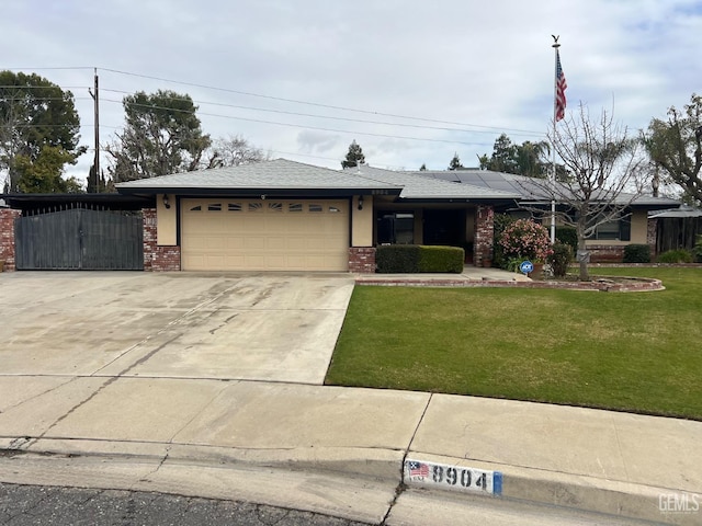 view of front of house featuring a garage and a front yard