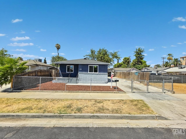 506 Washington Ave, Bakersfield, CA 93308 - photo 1
