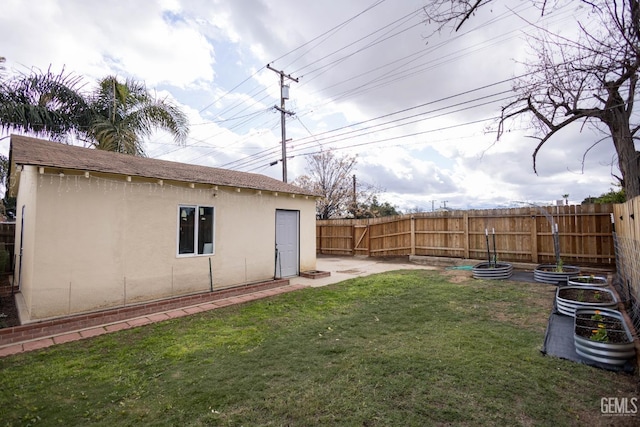 view of yard with a fenced backyard and an outdoor structure