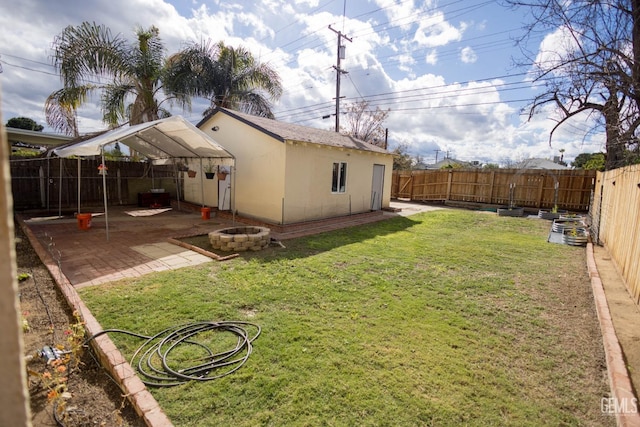 view of yard featuring a patio, an outdoor fire pit, and a fenced backyard