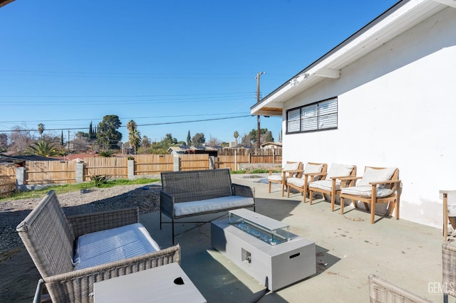 909 Oberlin Ct, Bakersfield, CA 93305 - view of patio featuring an outdoor living space with a fire pit
