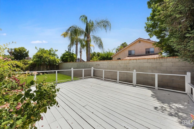 6209 Ambergrove St, Bakersfield, CA 93313 - wooden terrace with a fenced backyard