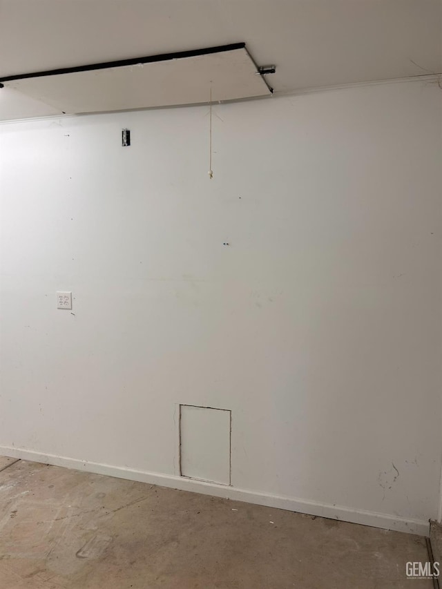 unfurnished room with concrete floors