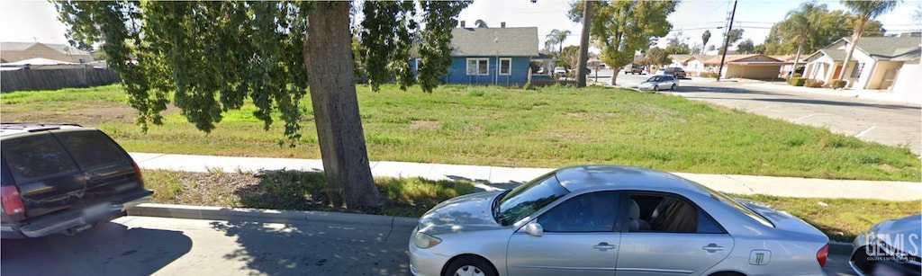 903 8th St, Wasco, CA 93280