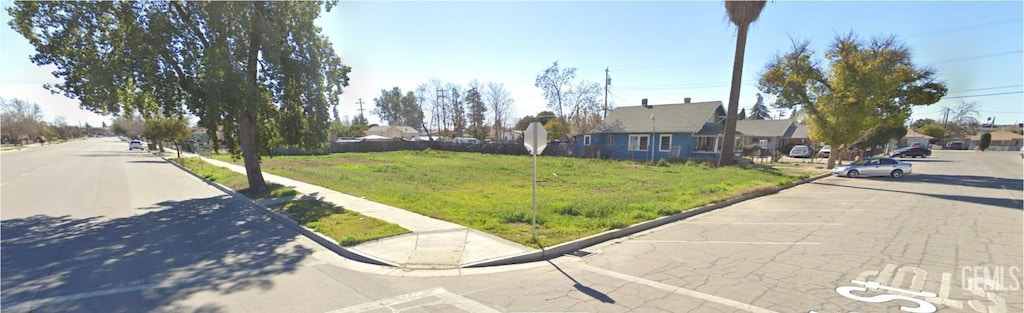 903 8th St, Wasco, CA 93280