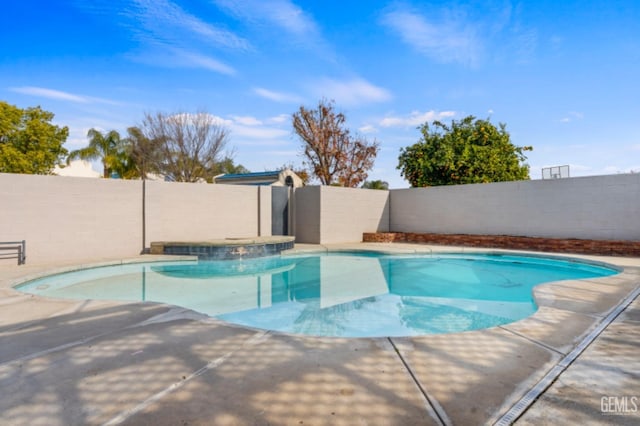 view of swimming pool