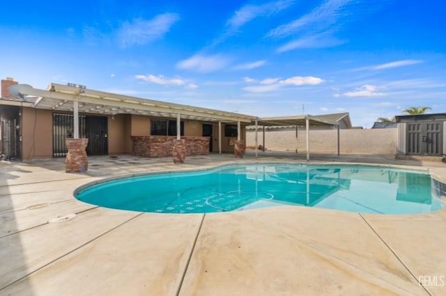 view of swimming pool featuring a patio