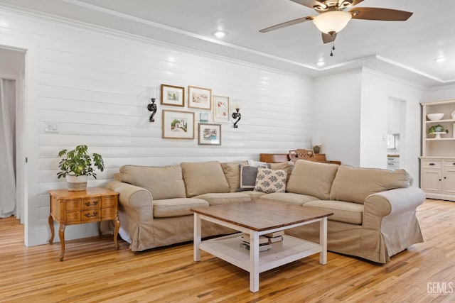 living room with recessed lighting, light wood-style floors, ceiling fan, and crown molding