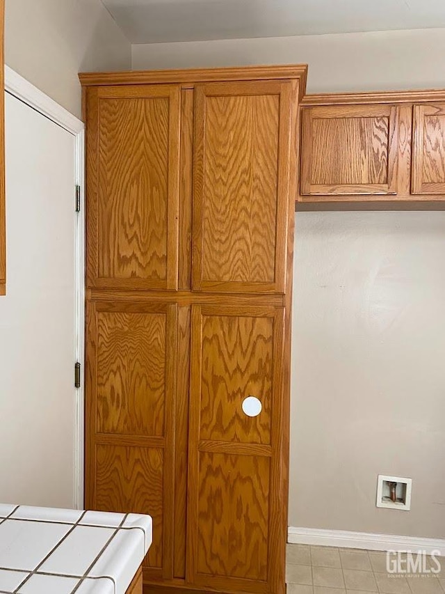 6622 Rimridge Way, Bakersfield, CA 93313 - laundry view of baseboards