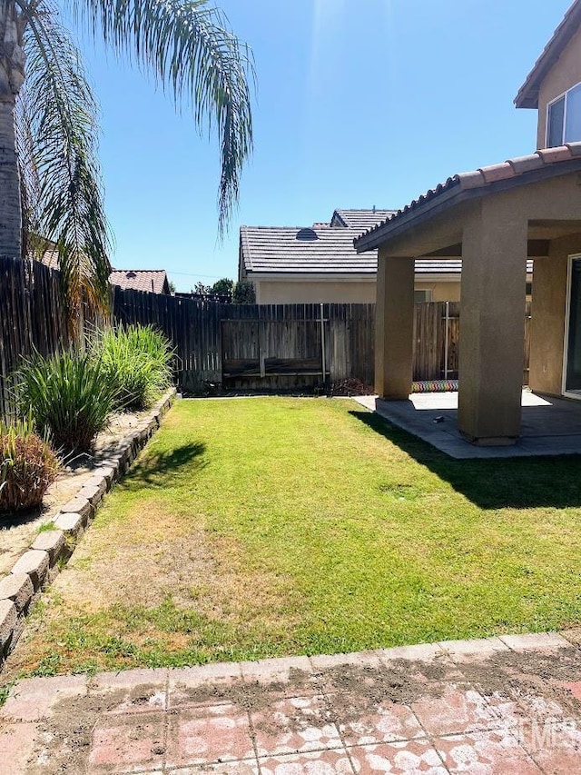 6622 Rimridge Way, Bakersfield, CA 93313 - fenced backyard with a patio area