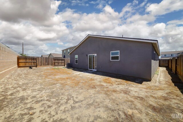 6028 Bogart Dr, Bakersfield, CA 93313 - rear view of property featuring stucco siding and a fenced backyard