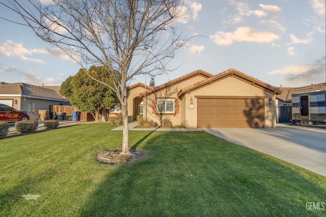 view of front of property featuring a front yard and a garage