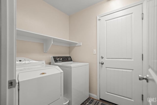 washroom featuring washing machine and clothes dryer