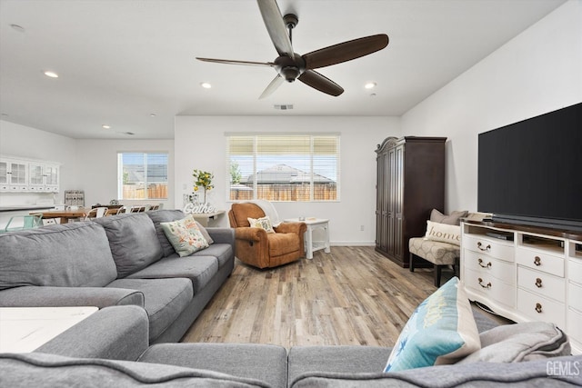 living room with light wood-style flooring, baseboards, visible vents, recessed lighting, and a ceiling fan