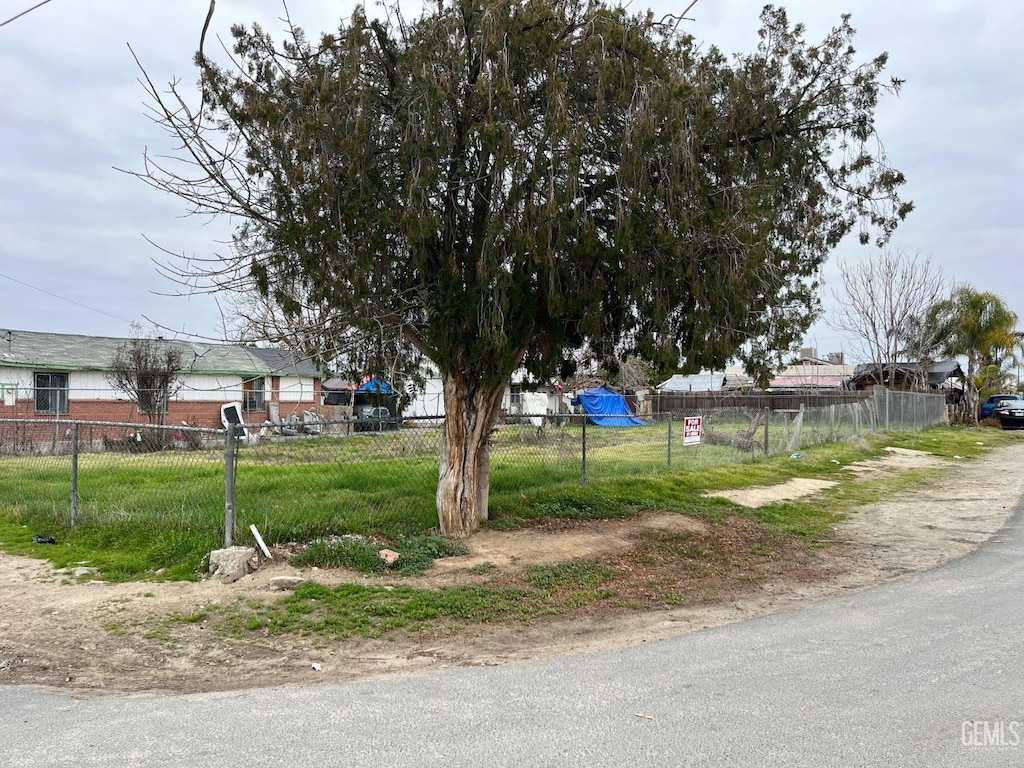 1084 S State St, Earlimart, CA 93215