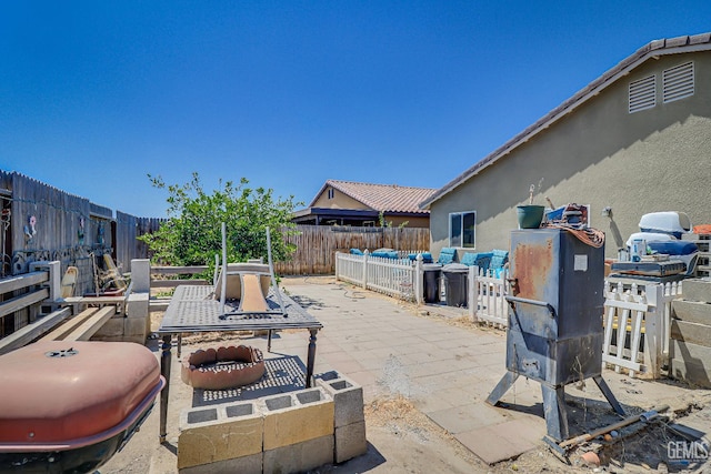 615 Welch Ave, Bakersfield, CA 93307 - fenced backyard featuring outdoor lounge area and a patio