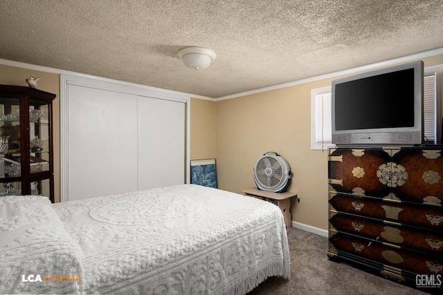 bedroom with carpet flooring, a textured ceiling, and crown molding