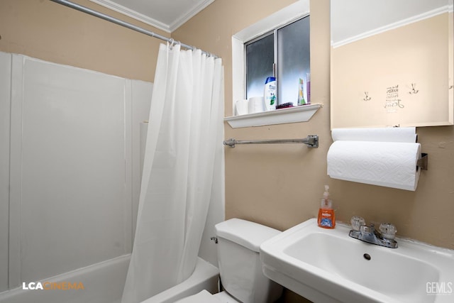 full bathroom featuring sink, shower / bathtub combination with curtain, ornamental molding, and toilet