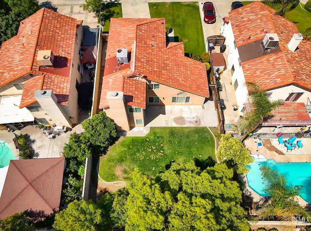 6008 Alderpointe St, Bakersfield, CA 93313 - aerial view of a pool