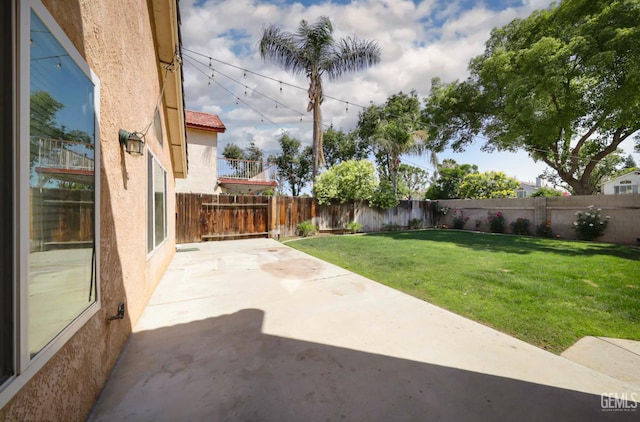 6008 Alderpointe St, Bakersfield, CA 93313 - view of yard with a patio area