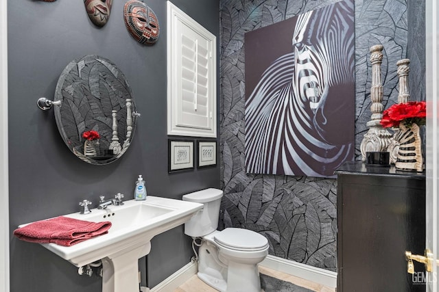 1904 Cricket Park Ct, Bakersfield, CA 93311 - bathroom featuring toilet and baseboards