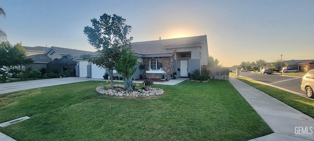 view of front of home featuring a yard and a garage