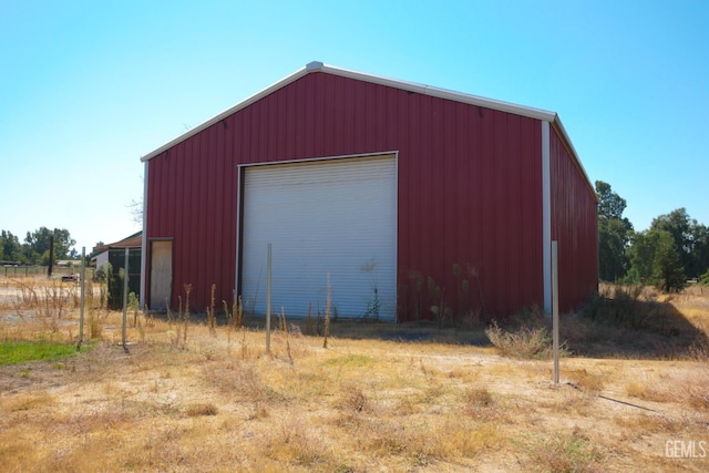 detached garage with driveway