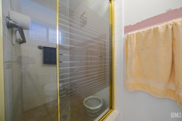4508 Glengary Pl, Bakersfield, CA 93313 - full bath with a shower stall