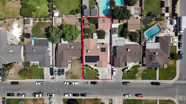 4508 Glengary Pl, Bakersfield, CA 93313 - aerial view of residential area featuring a pool area and property boundaries highlighted