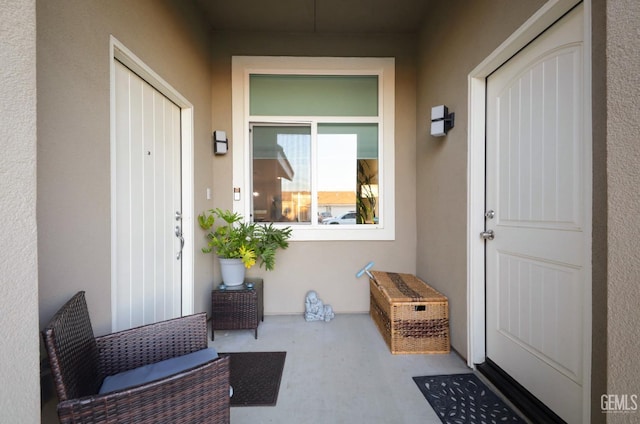 view of exterior entry with stucco siding