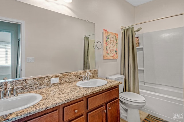 13500 Sunlight Star St, Bakersfield, CA 93314 - full bath with double vanity and shower / bath combo with shower curtain