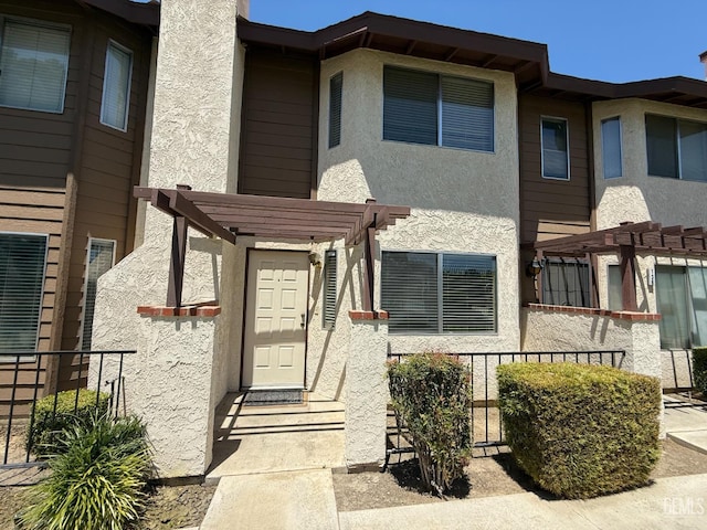 4600 Beechwood St Unit 135, Bakersfield, CA 93309 - view of front of property with stucco siding and a pergola