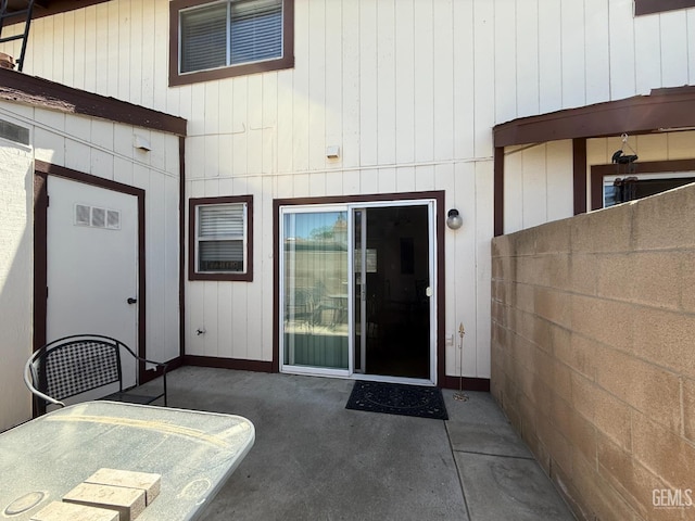 4600 Beechwood St Unit 135, Bakersfield, CA 93309 - property entrance with a patio area