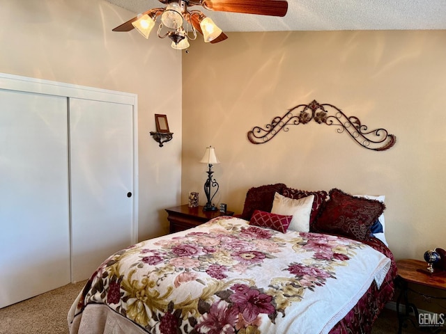 4600 Beechwood St Unit 135, Bakersfield, CA 93309 - bedroom featuring carpet, ceiling fan, a closet, and a textured ceiling