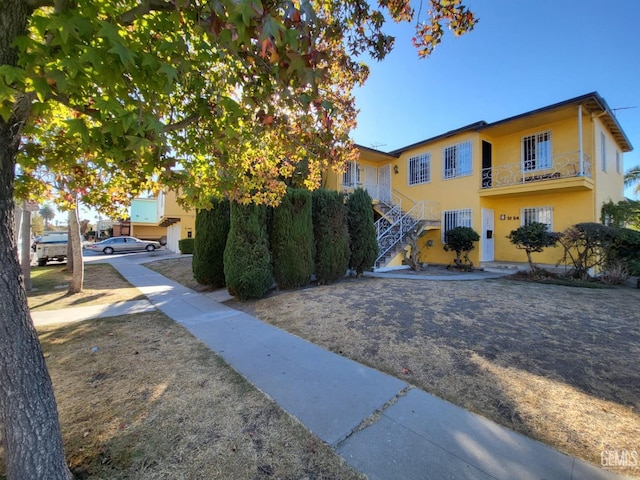 view of front of house featuring a balcony