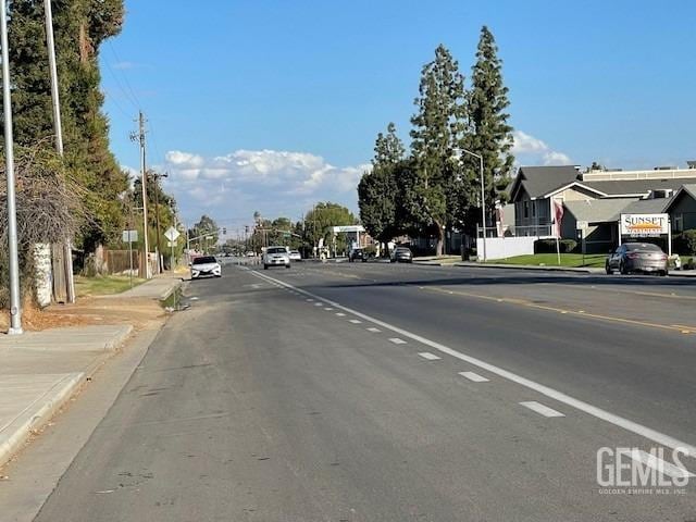 Listing photo 3 for 4428 W Belle Ter, Bakersfield CA 93309