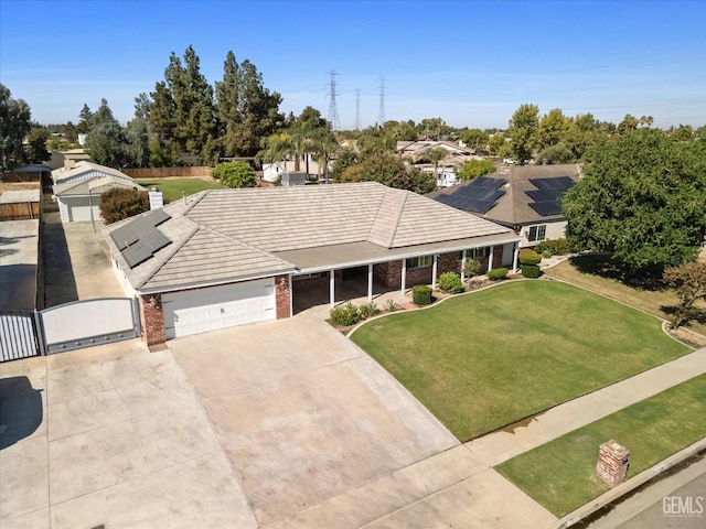 view of front facade with a garage and a front yard