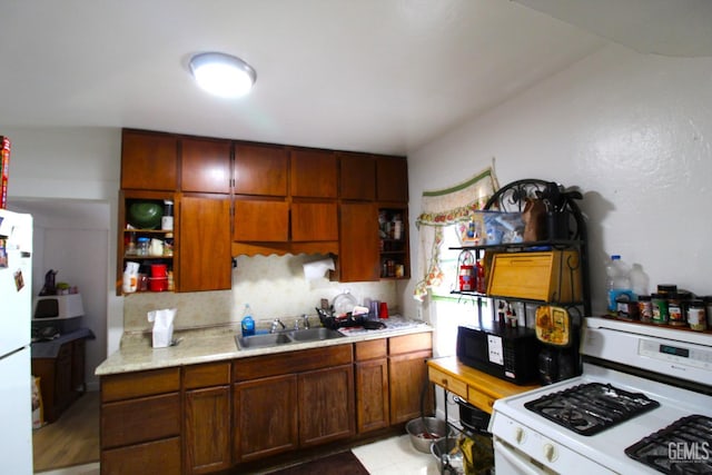 229 Washington Ave, Bakersfield, CA 93308 - photo 9