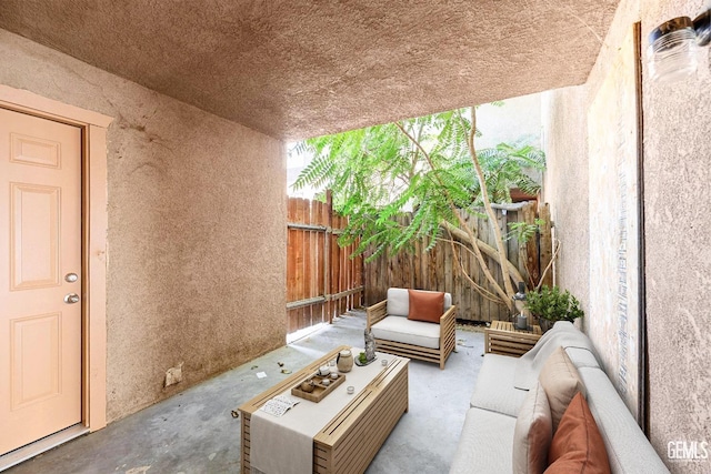 balcony featuring an outdoor hangout area