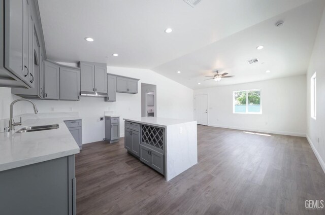 2625 Security Ave, Bakersfield, CA 93306 - kitchen featuring visible vents, a ceiling fan, a sink, dark wood finished floors, and gray cabinetry