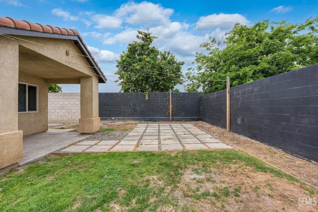 9610 Tahiti Ave, Bakersfield, CA 93311 - fenced backyard featuring a patio area