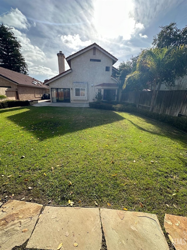 view of yard featuring a patio area