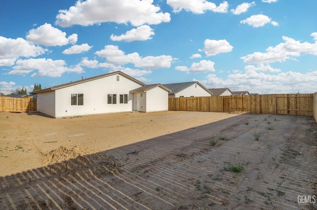 618 Poinsettia St, Bakersfield, CA 93307 - rear view of property with stucco siding and a fenced backyard