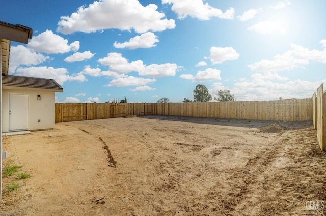 618 Poinsettia St, Bakersfield, CA 93307 - view of fenced backyard