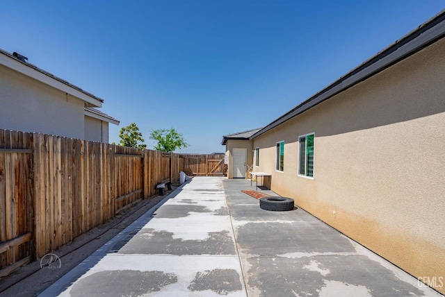 1215 Brookline Ln, Bakersfield, CA 93314 - fenced backyard with a patio