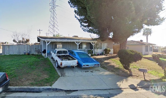 view of front facade with a front yard