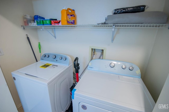 14500 Las Palmas Dr Unit 3, Bakersfield, CA 93306 - laundry room with washing machine and clothes dryer