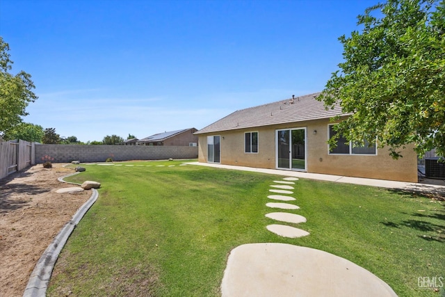 9711 Boothbay Harbour Dr, Bakersfield, CA 93314 - view of yard with a patio area